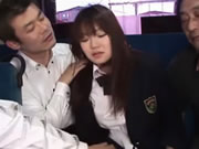 揉翻大奶學生妹痴漢巴士